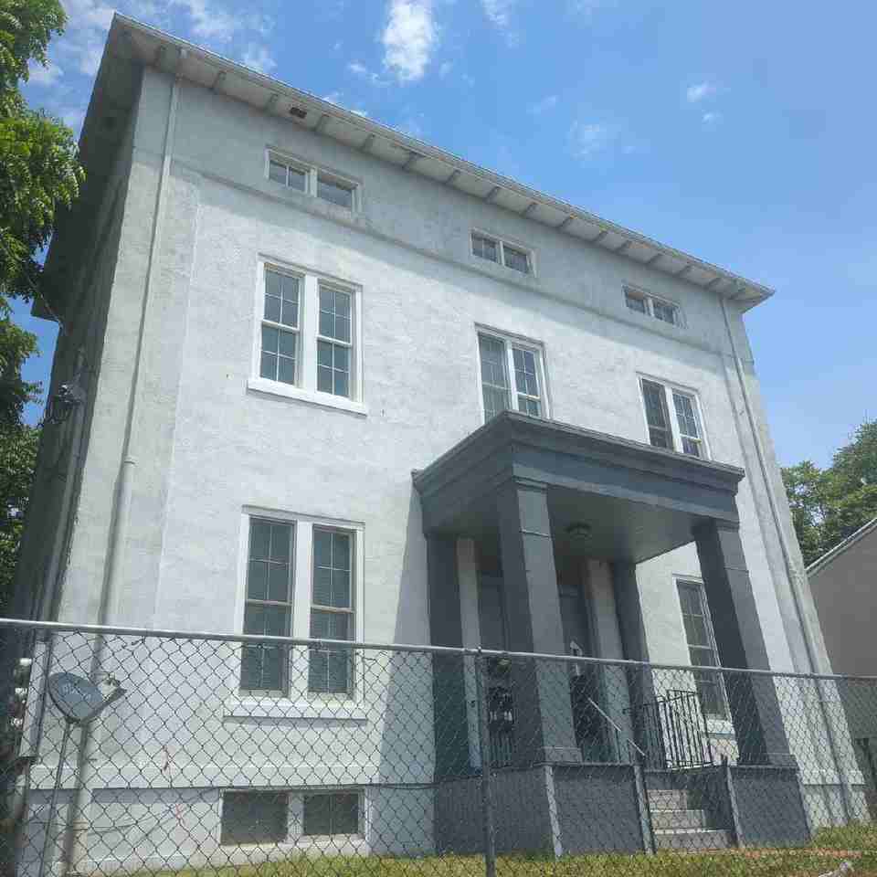 705 E 6th St #3 - Photo 4 of 9