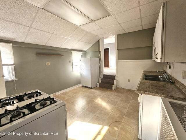 413 W Grove St #2 - Photo 5 of 15