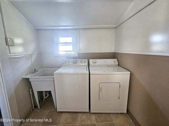 413 W Grove St #2 - Photo 3 of 15