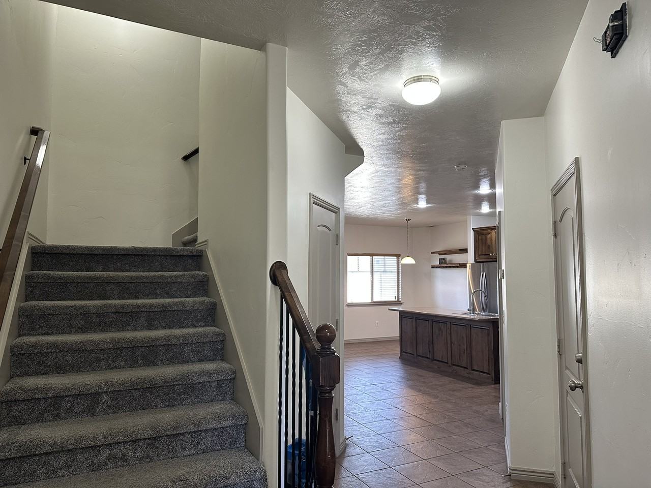 858 Sw - Photo 3 of 22