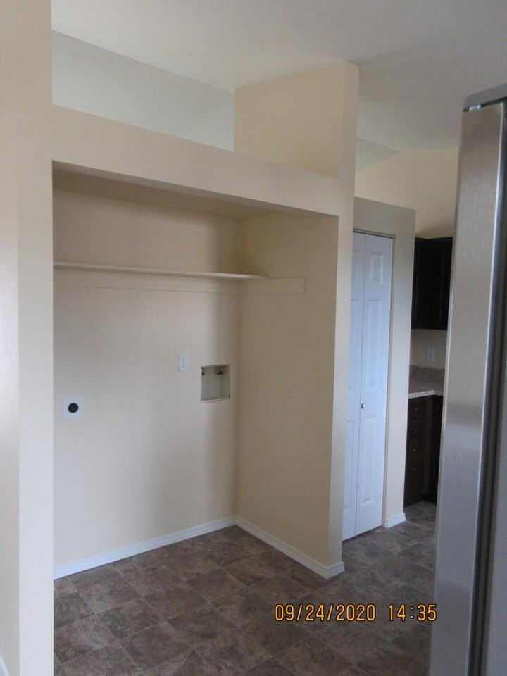 7415 Silverdale St - Photo 5 of 25