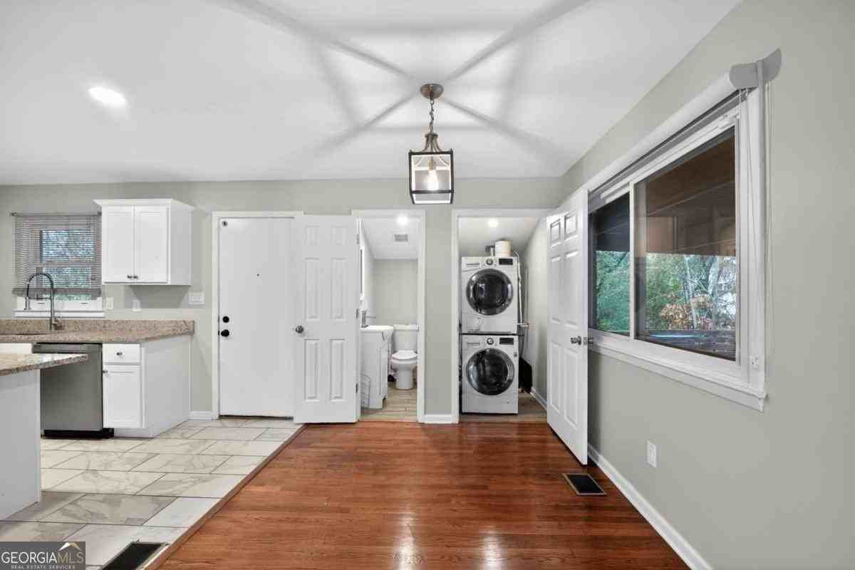 1817 Goddard St Se - Photo 5 of 25