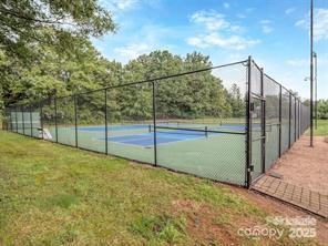 8715 Parkchester Dr - Photo 4 of 28