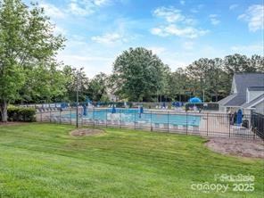 8715 Parkchester Dr - Photo 5 of 28