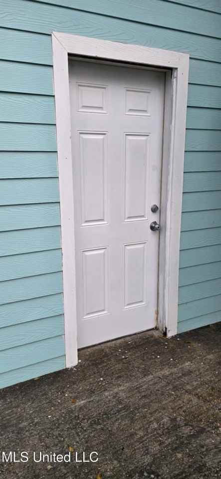 306 4th St - Photo 3 of 13