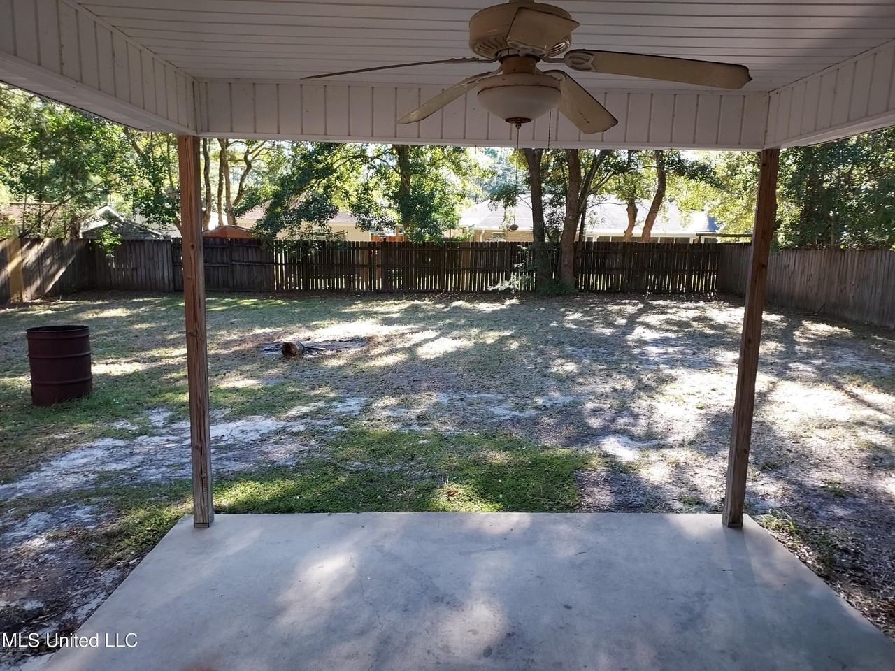 1009 Magnolia St - Photo 6 of 7