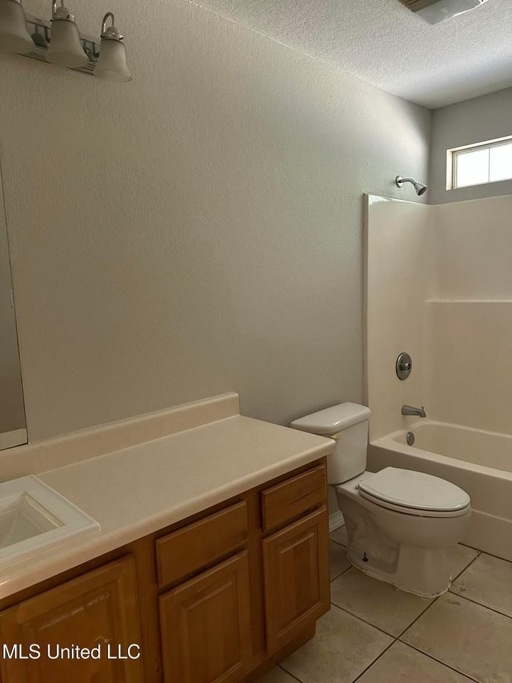 1113 Dorothy St - Photo 4 of 11