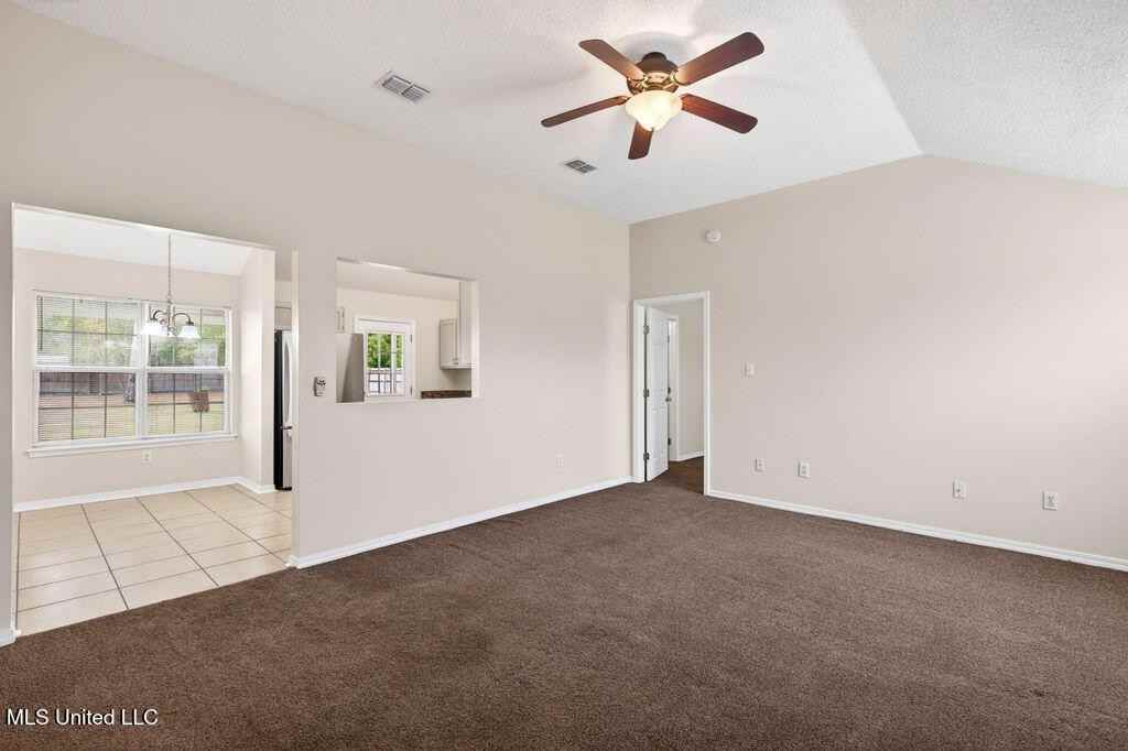 10617 Maple St - Photo 5 of 35