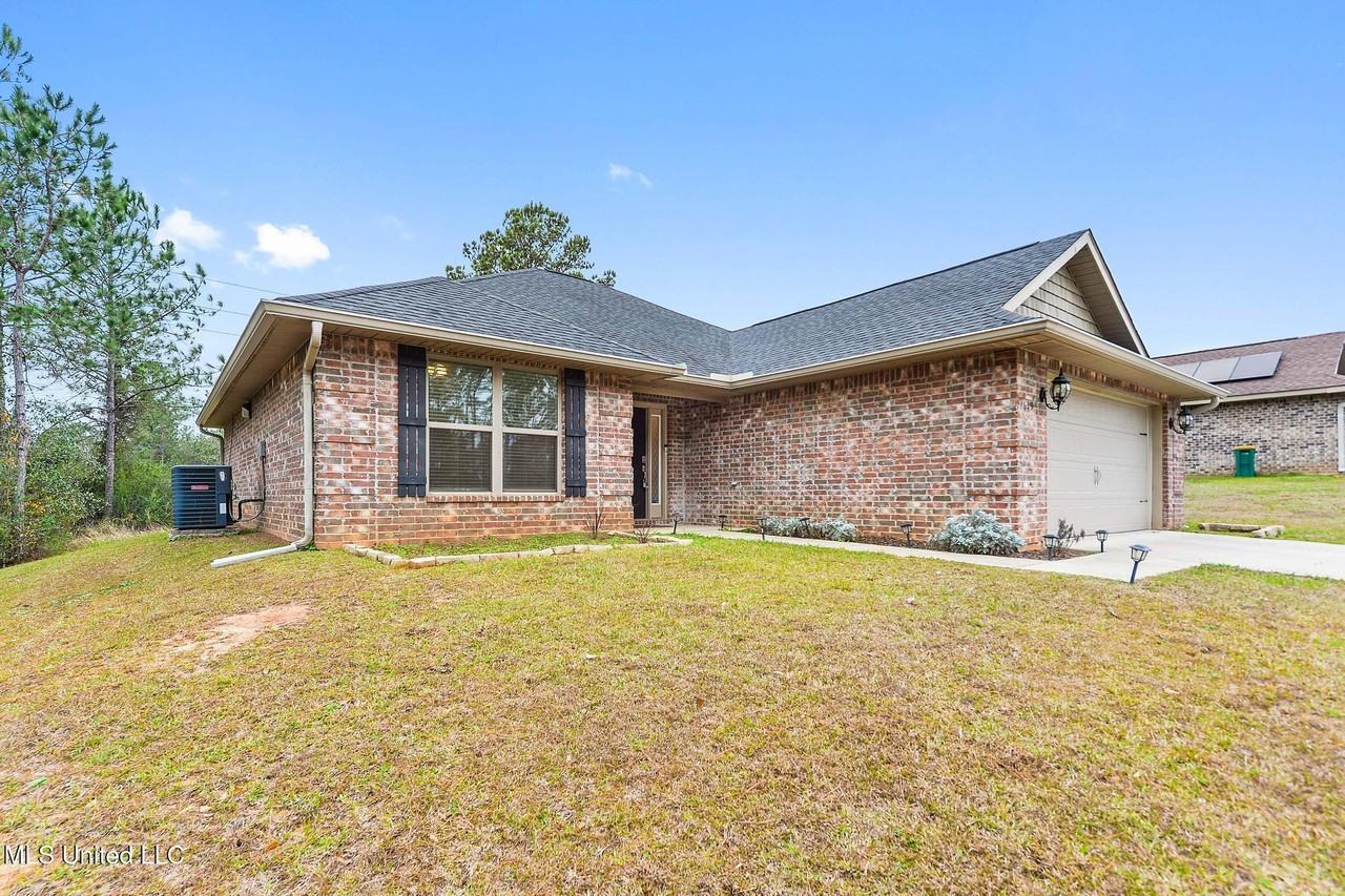 19619 Waltrip Way - Photo 2 of 17