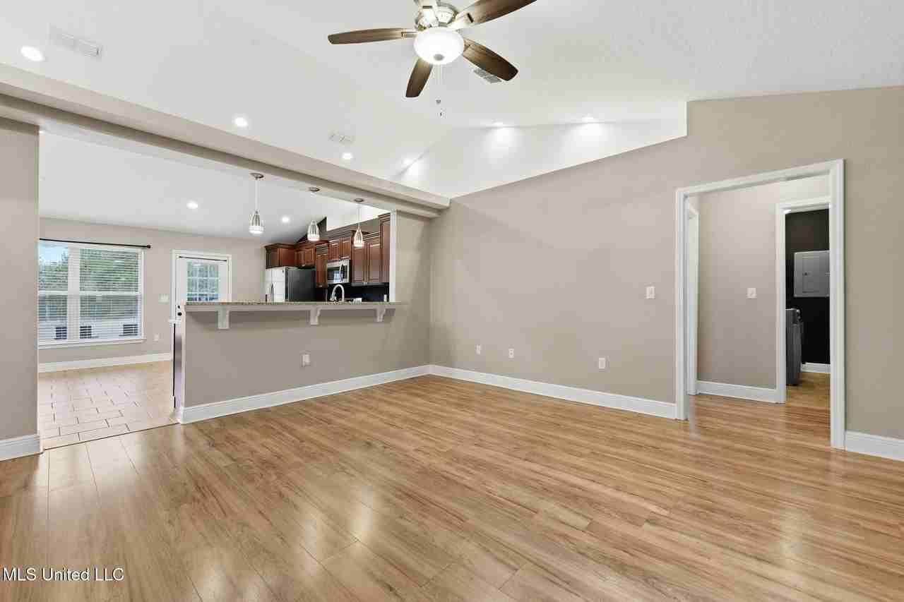 19619 Waltrip Way - Photo 3 of 17