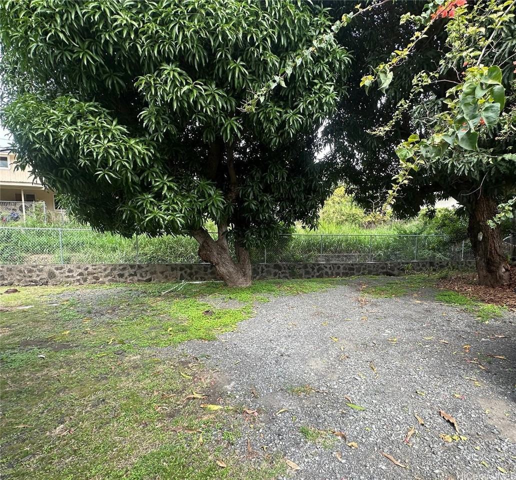 1670 Pensacola St - Photo 4 of 23