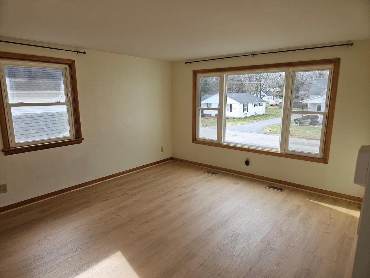 727 Dayton Ave - Photo 3 of 11