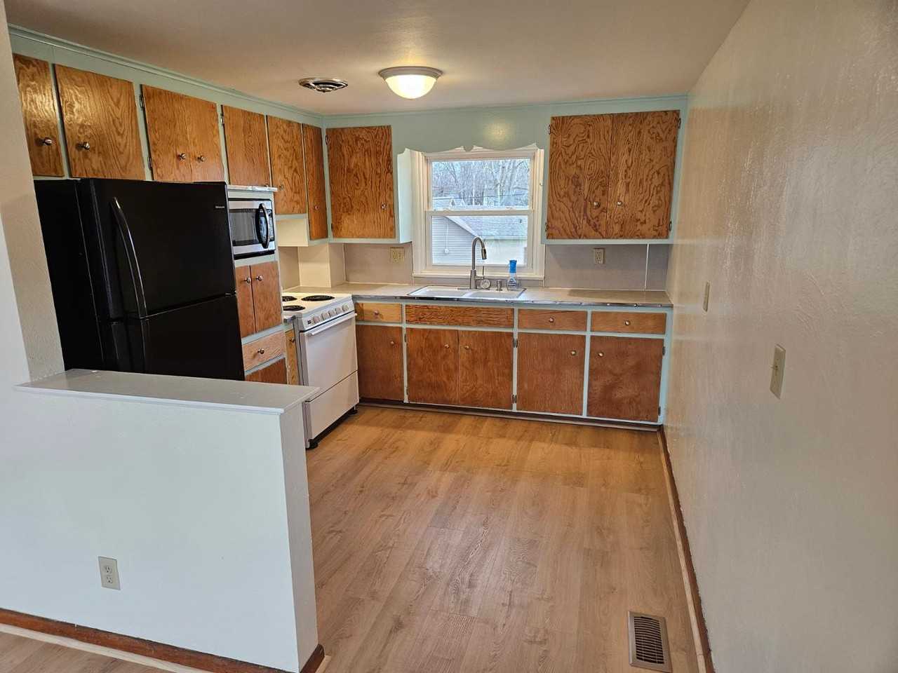 727 Dayton Ave - Photo 5 of 11