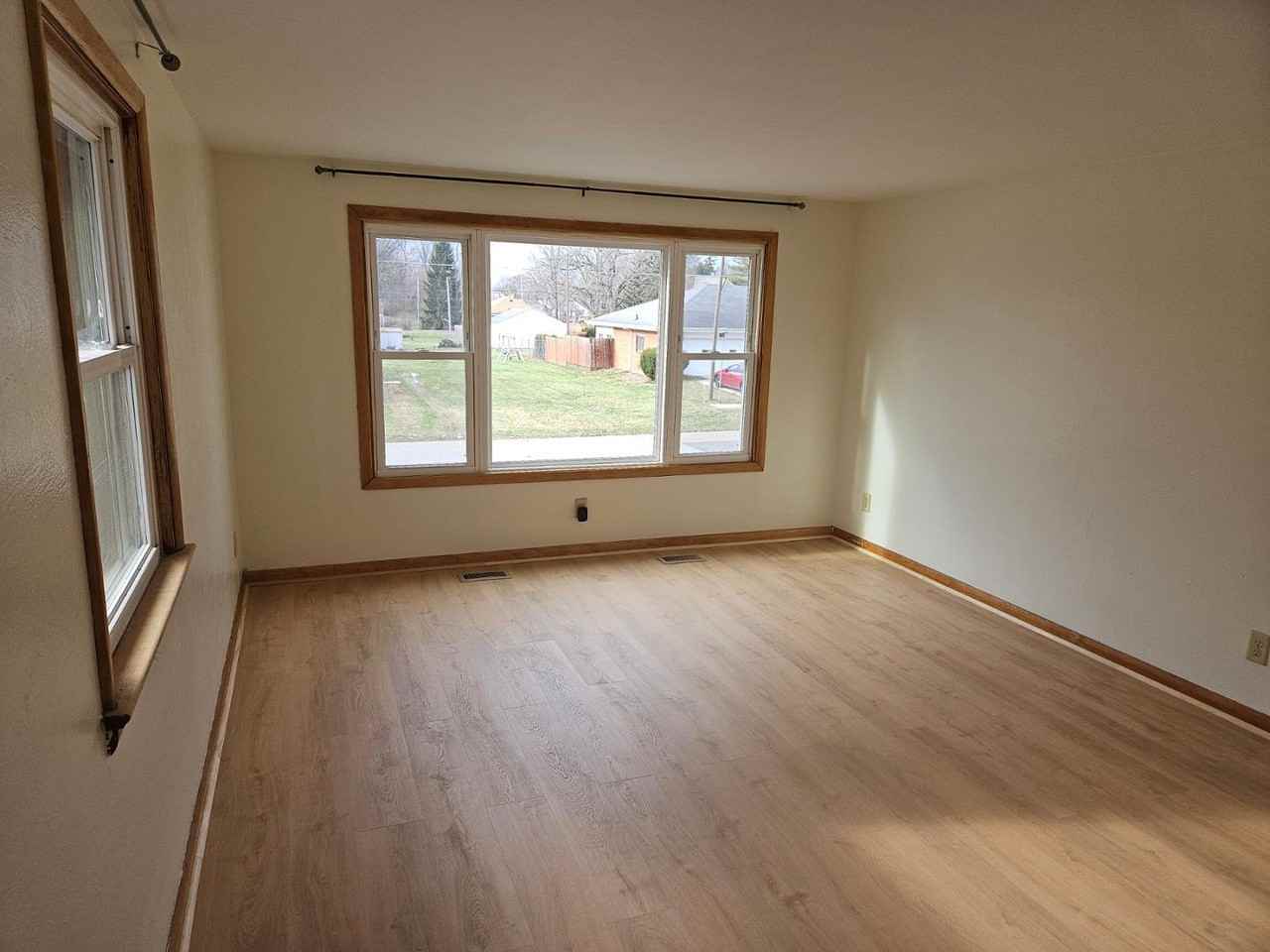 727 Dayton Ave - Photo 6 of 11