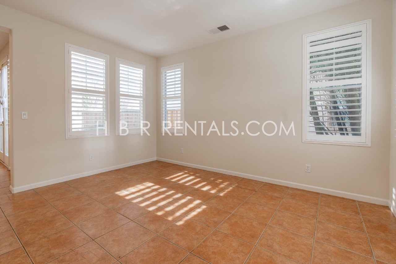 2459 Gaines Ln - Photo 6 of 42