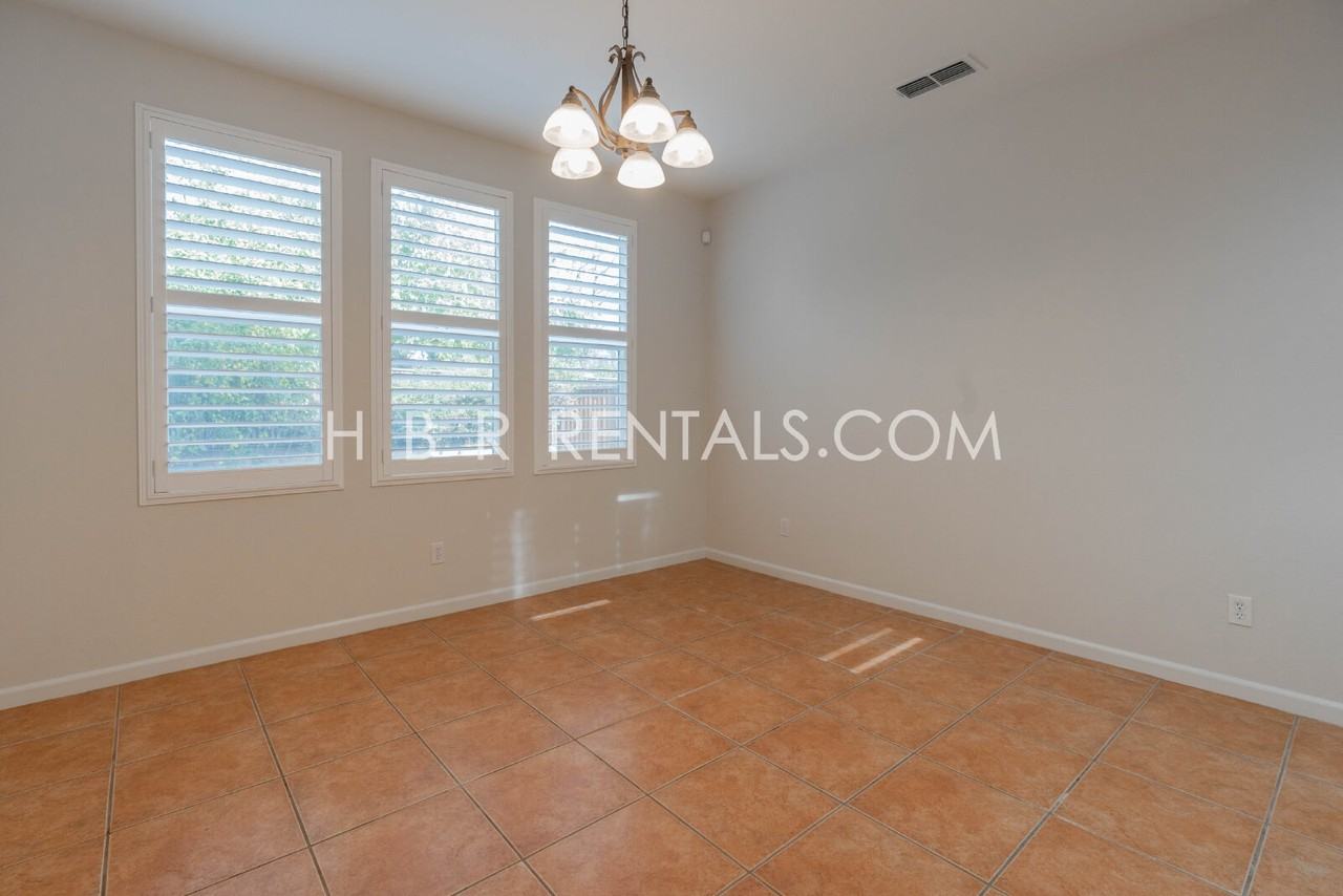 2459 Gaines Ln - Photo 7 of 42