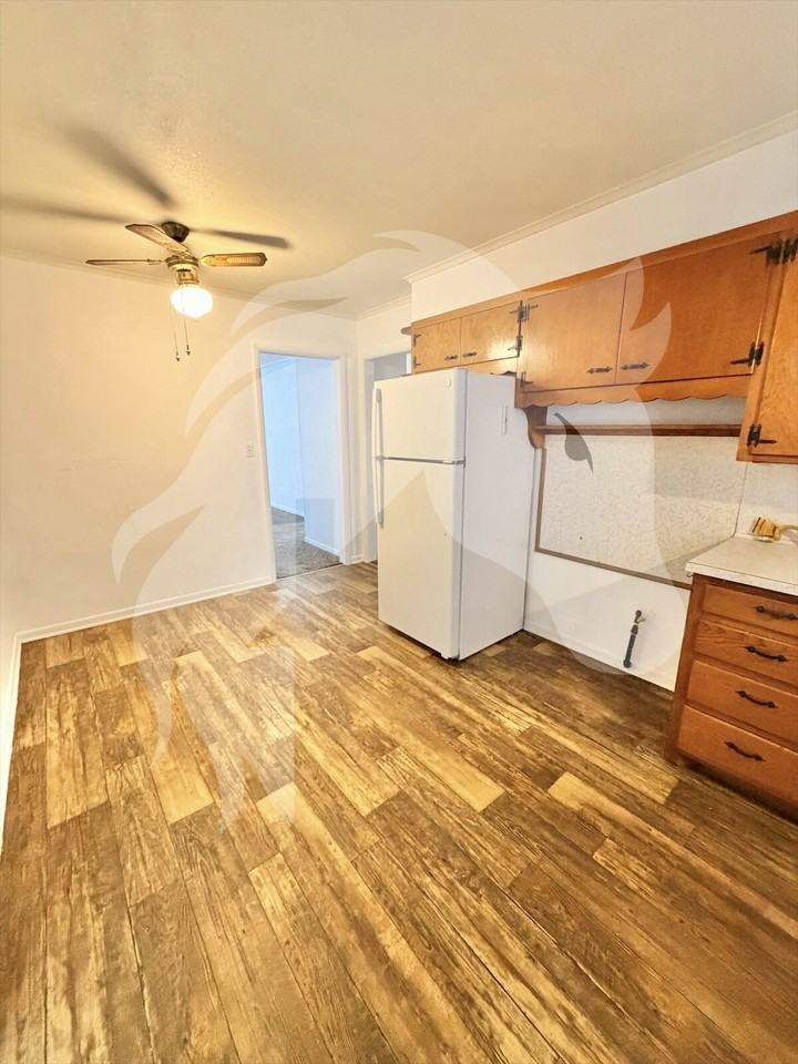 1214 S Washington St - Photo 2 of 15