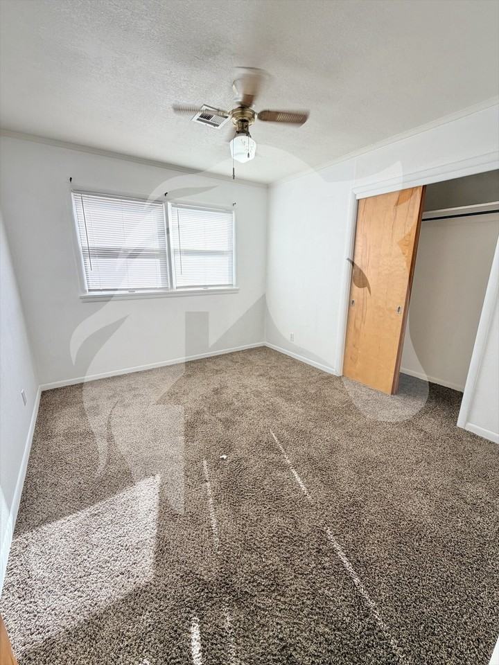 1214 S Washington St - Photo 4 of 15