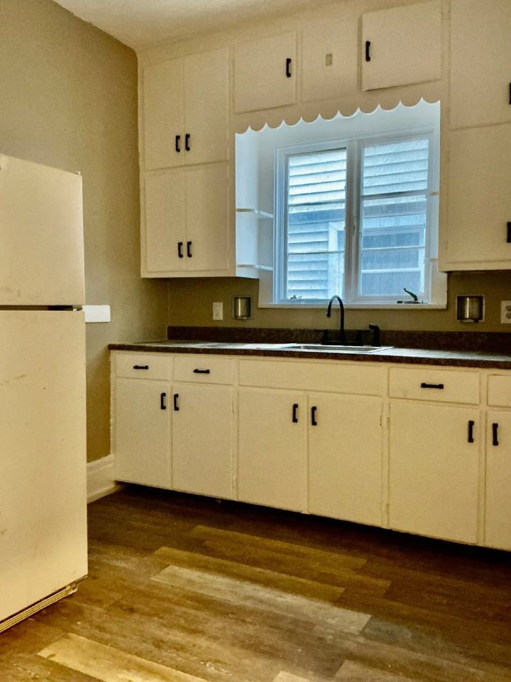 240 Hazelwood Ter #DOWN - Photo 2 of 9