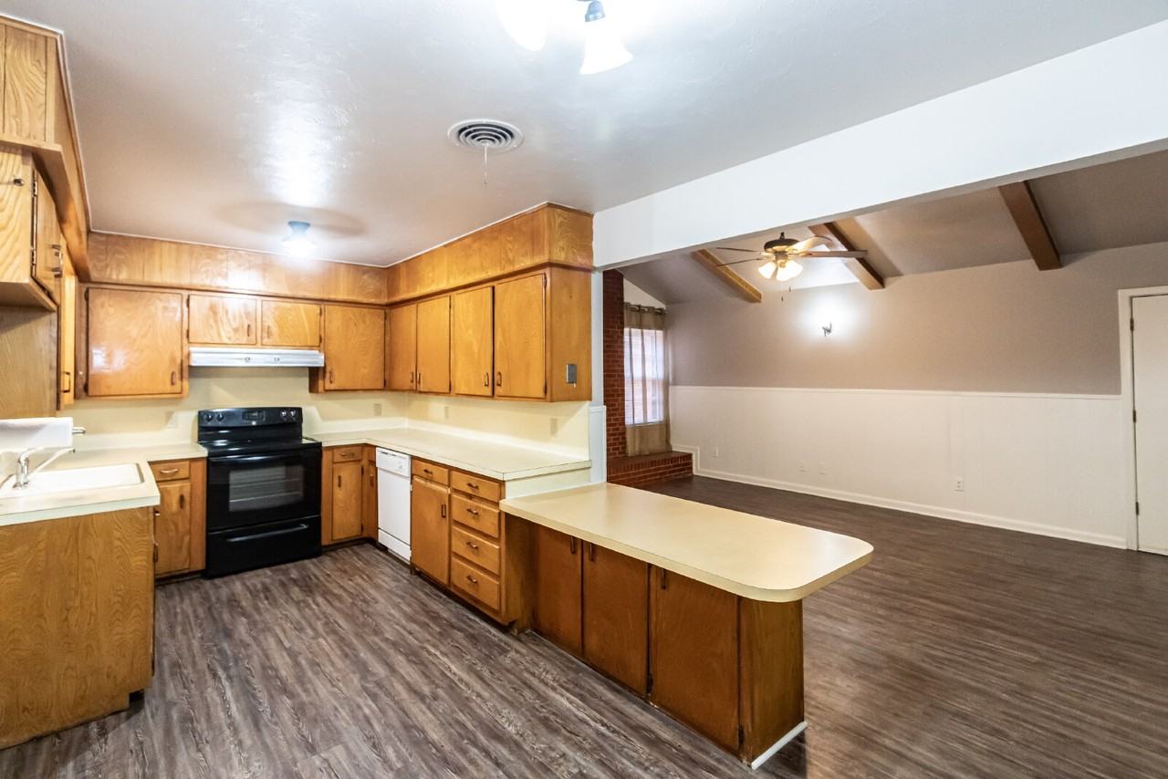 4701 45th St - Photo 4 of 14