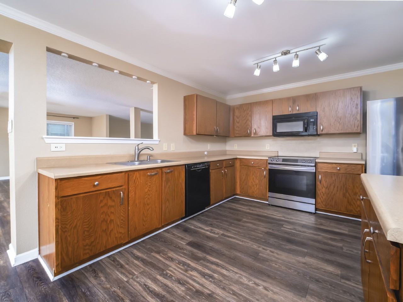 910 Torsion Ln - Photo 4 of 50