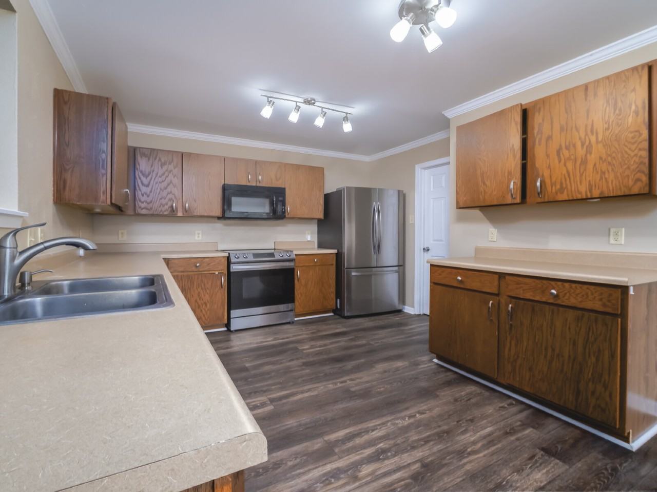 910 Torsion Ln - Photo 5 of 50