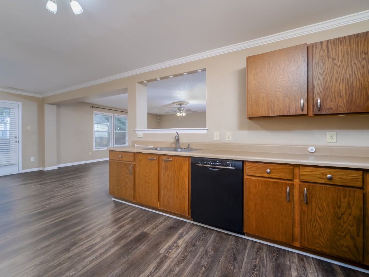 910 Torsion Ln - Photo 6 of 50