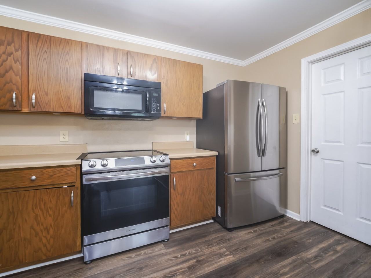 910 Torsion Ln - Photo 7 of 50