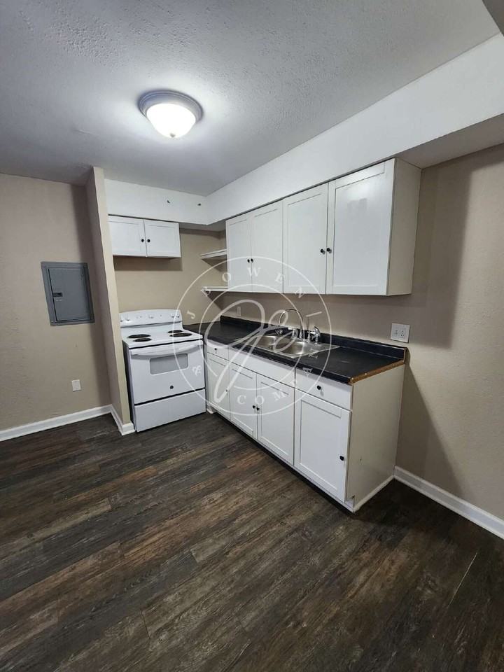 2211 Hickory St - Photo 5 of 23