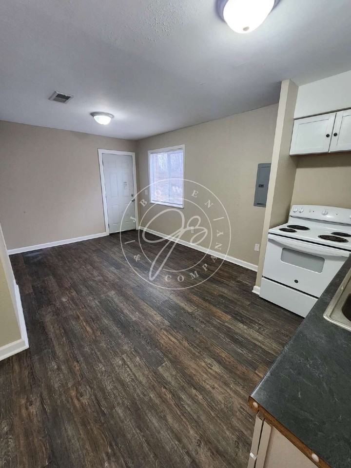 2211 Hickory St - Photo 7 of 23