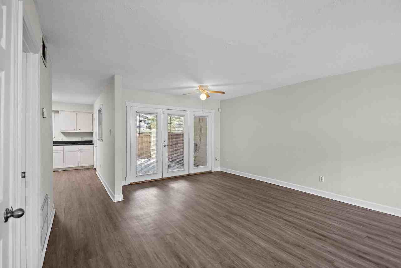 1013 Windrose Dr - Photo 5 of 21