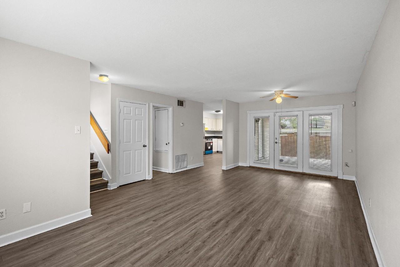 1013 Windrose Dr - Photo 6 of 21