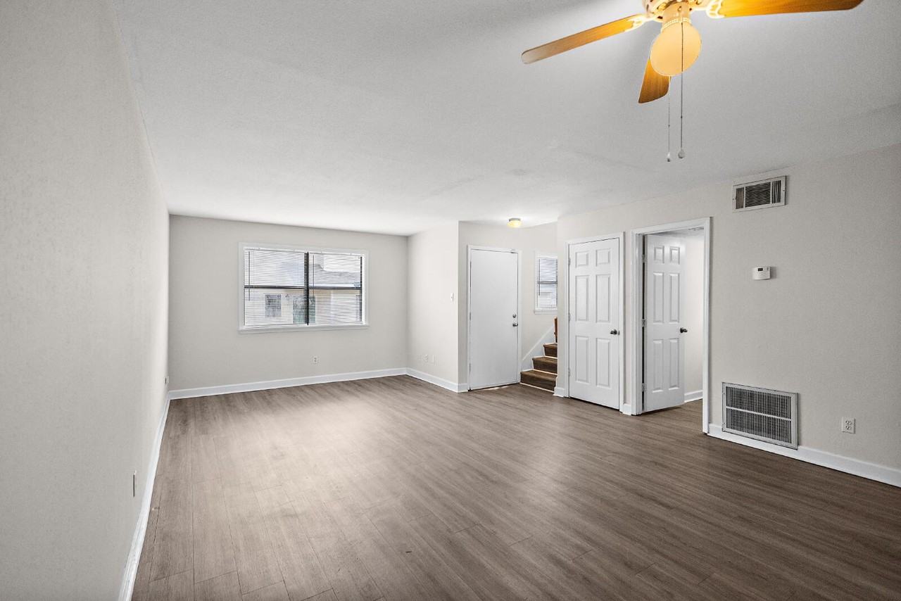 1013 Windrose Dr - Photo 7 of 21