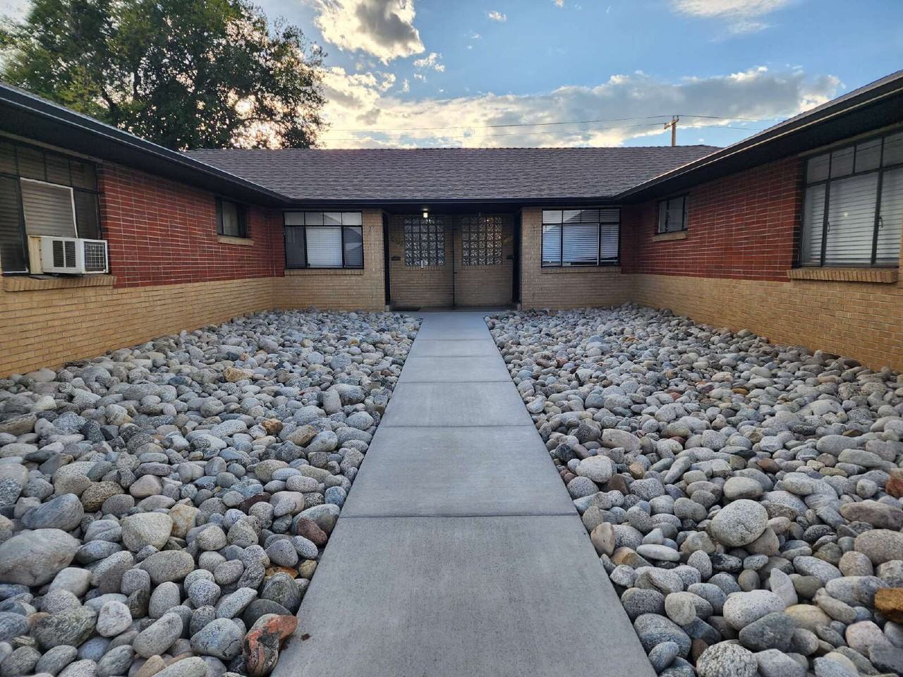 3525 Hudson St - Photo 3 of 16