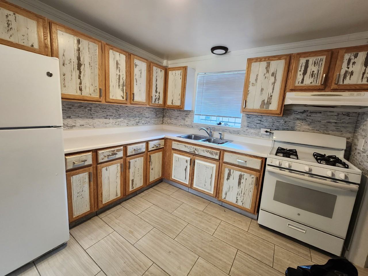 3525 Hudson St - Photo 6 of 16