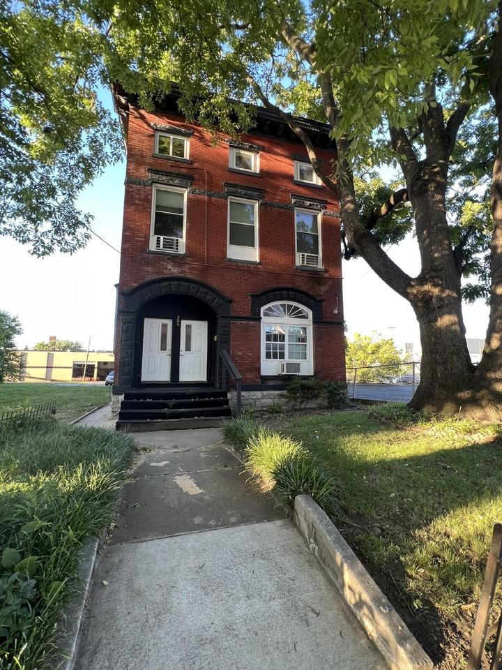 308 E Jacob St Rm 10 #10 - Photo 2 of 2