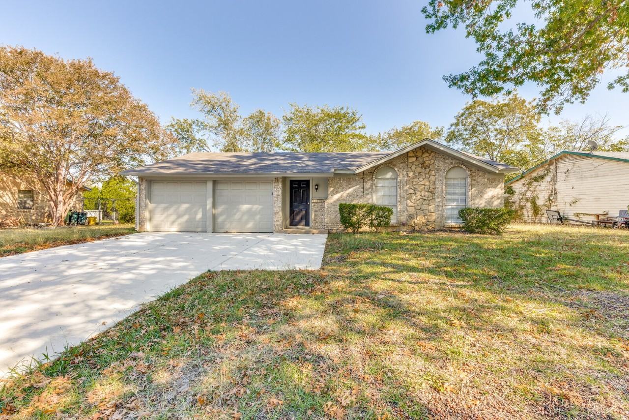 403 Live Oak Dr - Photo 3 of 25