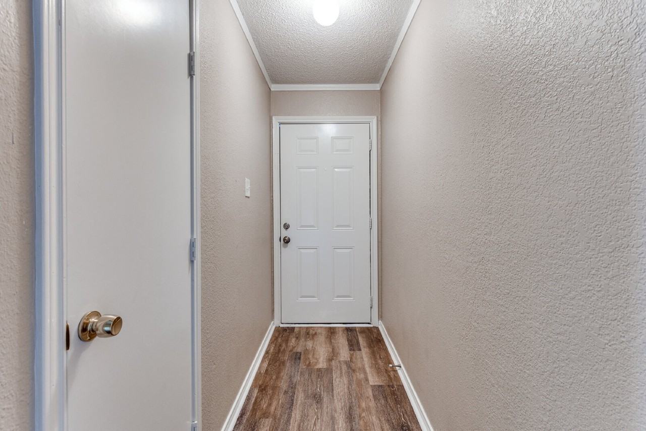 403 Live Oak Dr - Photo 4 of 25