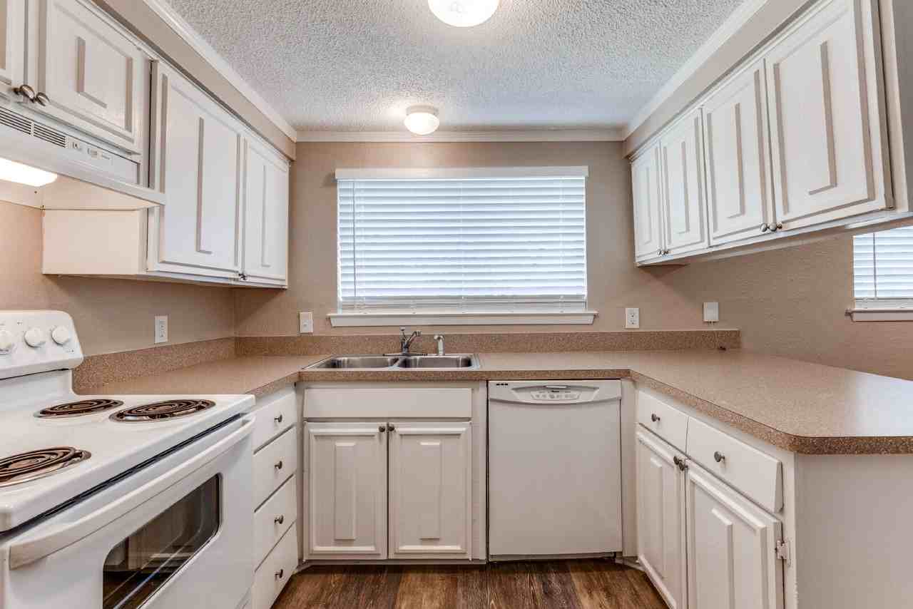 403 Live Oak Dr - Photo 5 of 25