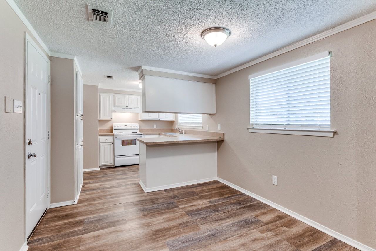 403 Live Oak Dr - Photo 7 of 25