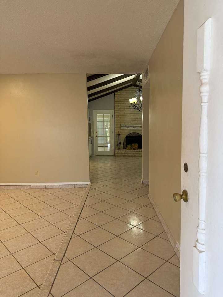 220 Rio Tinto Dr - Photo 6 of 22