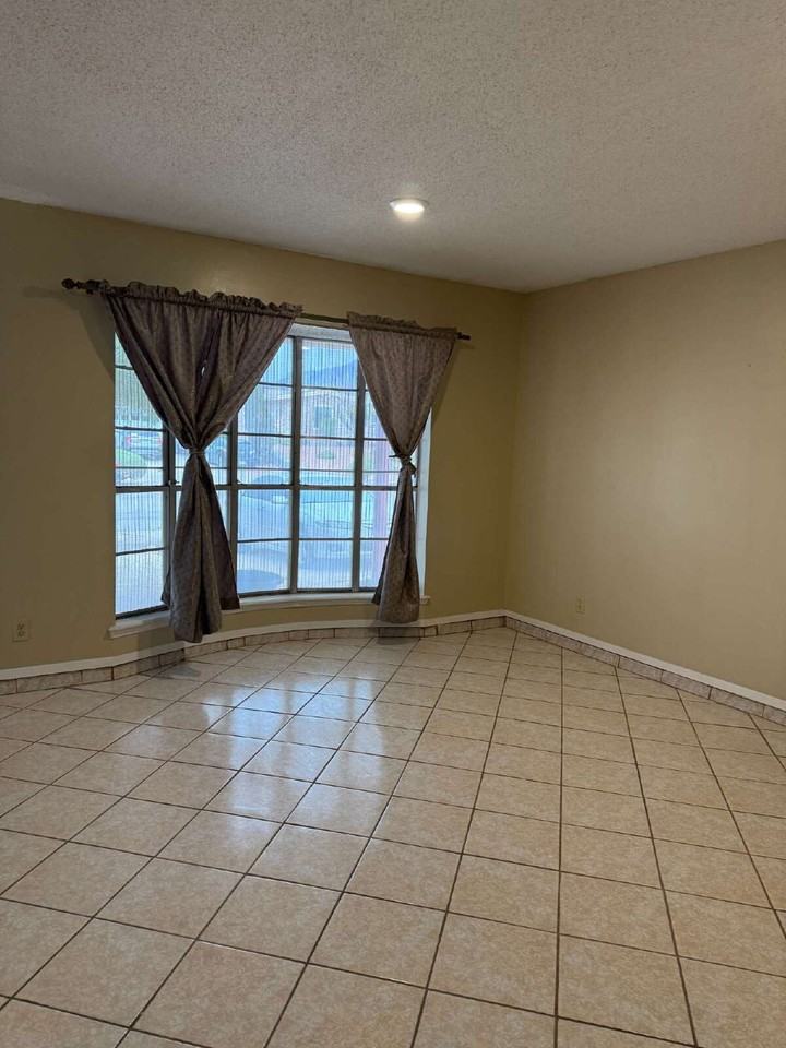 220 Rio Tinto Dr - Photo 7 of 22