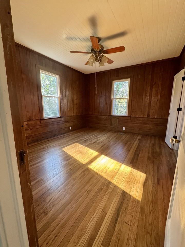 1308 Swift St - Photo 3 of 7