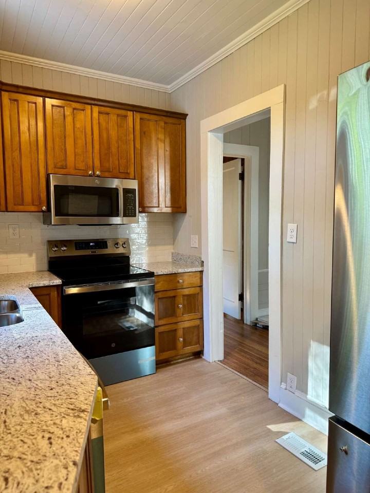 1308 Swift St - Photo 4 of 7