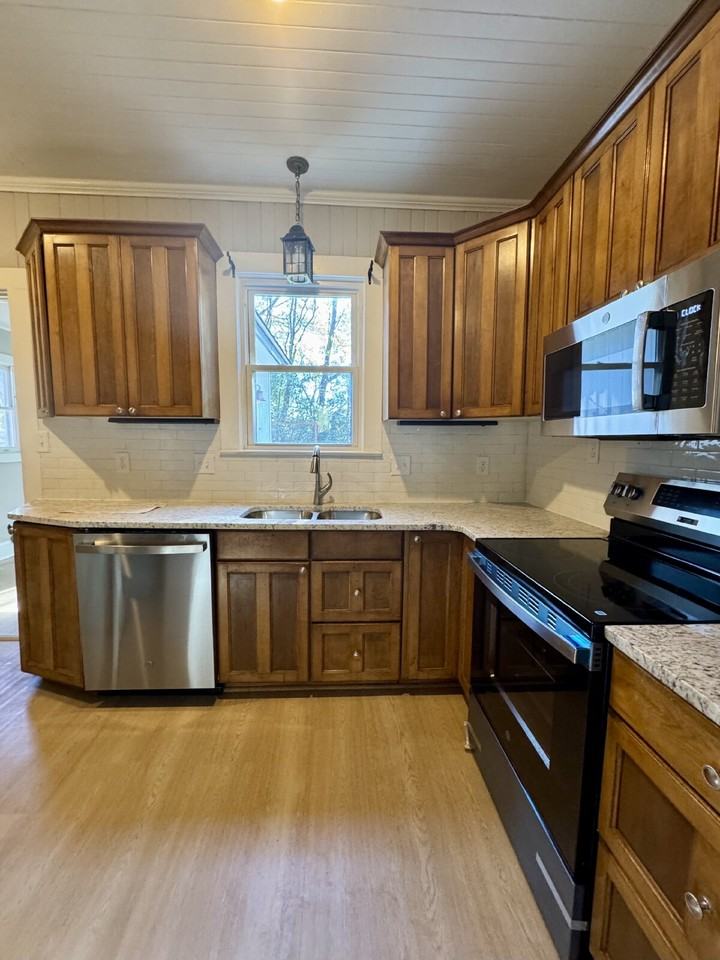 1308 Swift St - Photo 5 of 7