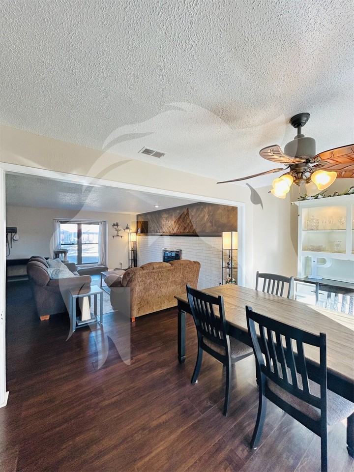 3917 Twilight Ave - Photo 4 of 19