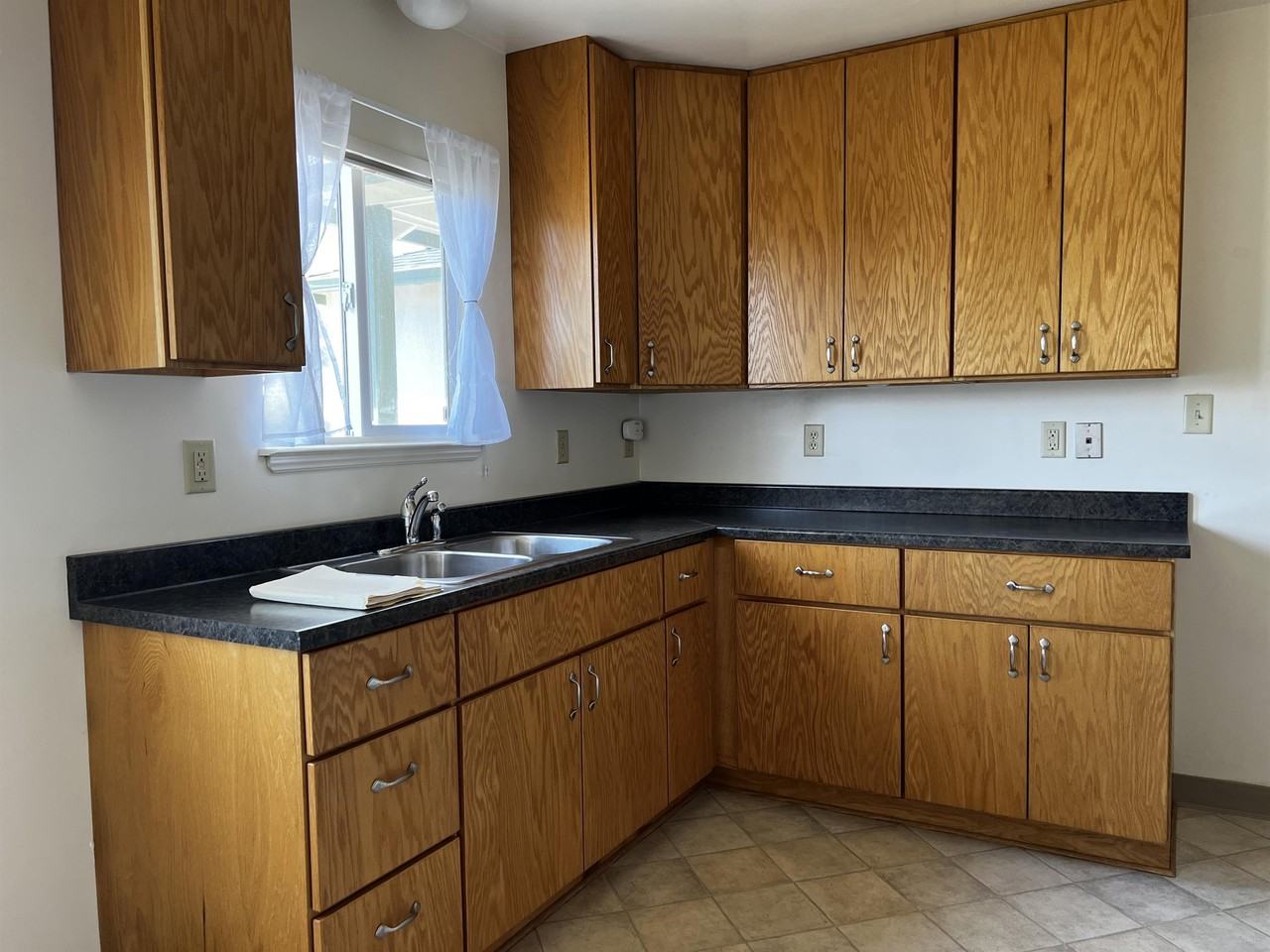 1120 Austin Way - Photo 7 of 23