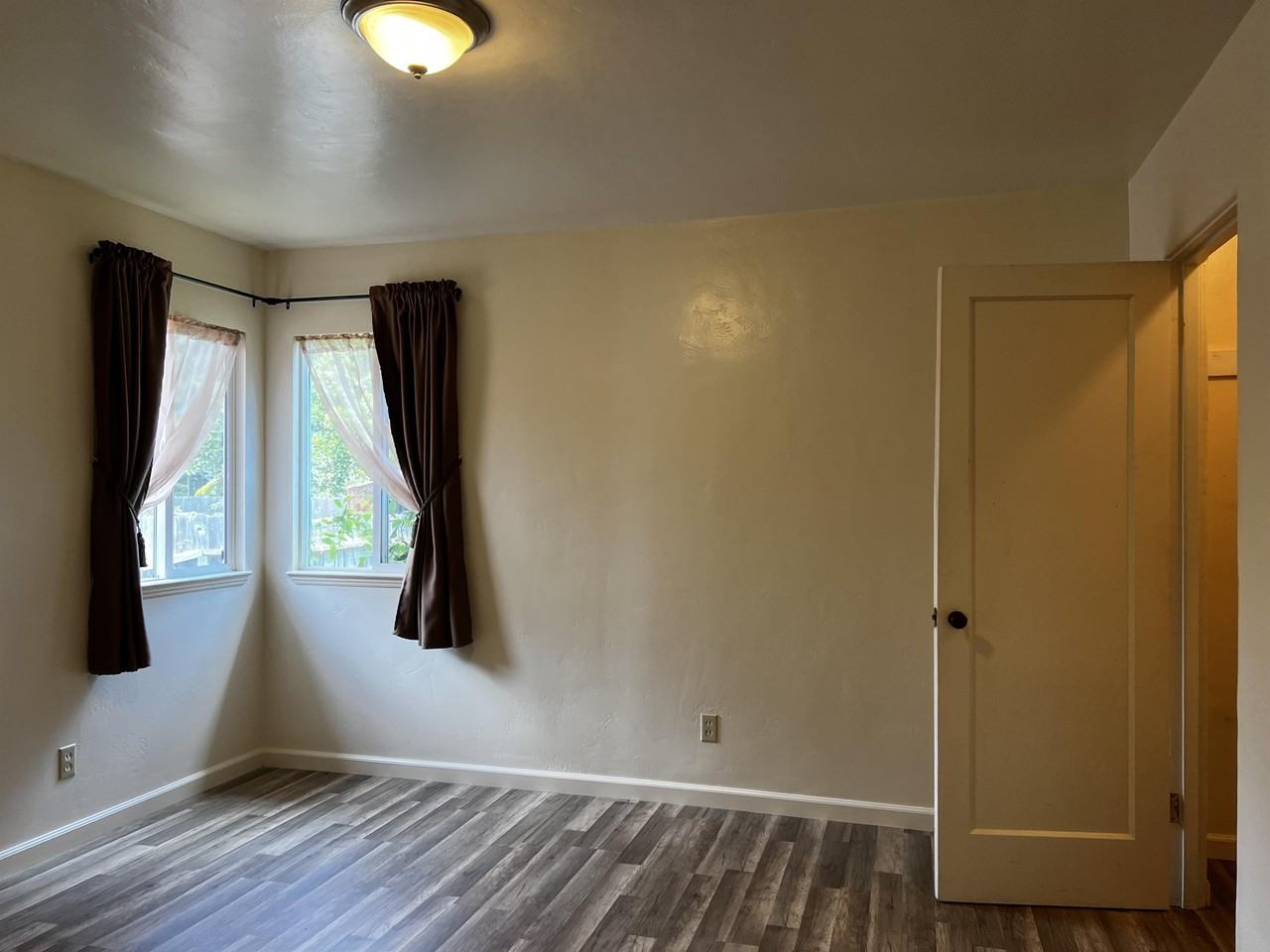 1120 Austin Way - Photo 4 of 23