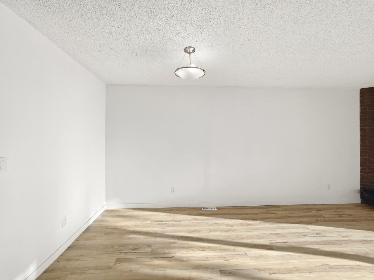 240 30 Ave Ne - Photo 7 of 42