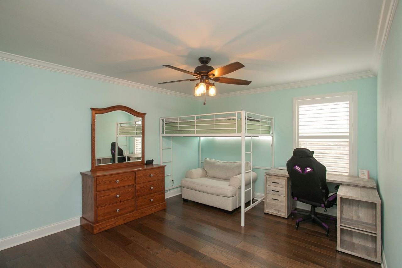 138 Monarchos Dr - Photo 2 of 47